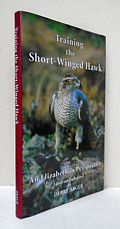 �Training the Short-Winged Hawk : An Elizabethan Perspective�
